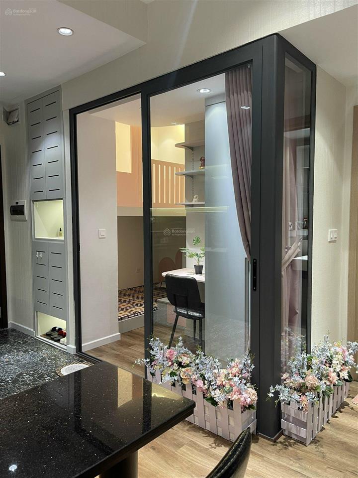 Cần bán gấp!! căn hộ 2pn/1wc, 57m2, đẹp có nội thất, có hđ thuê 0901 632 *** xuân