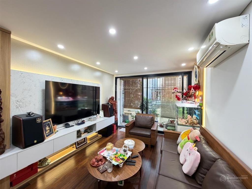 Nhà đẹp đội cấn! ngõ xe ba gác, nội thất xịn sò, ô chờ thang máy, nhà dân xây 46m2 x 5t