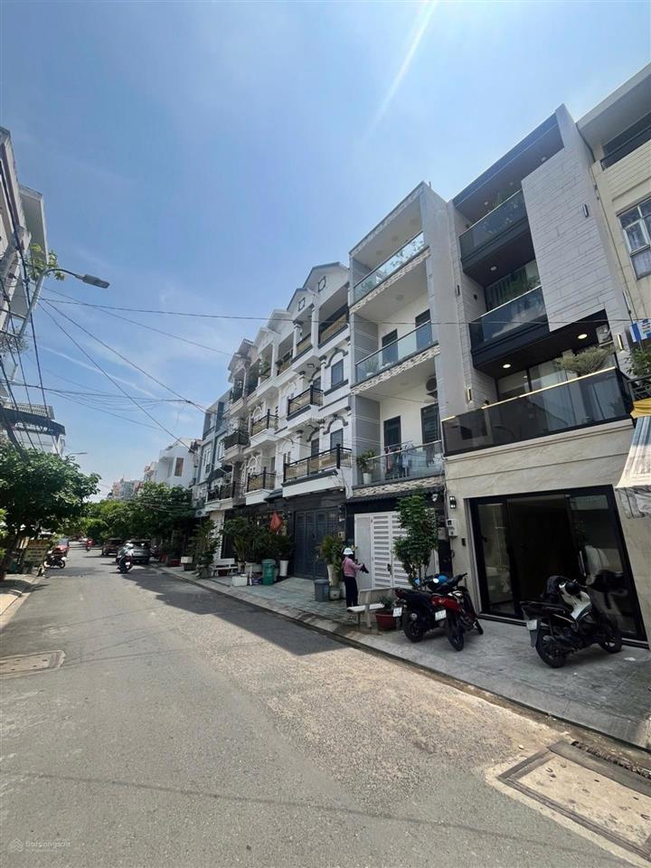 Bán nhà quận 7, 62m2, 4 tầng, gần phú mỹ hưng, đường 8m, kdc đồng bộ cao tầng, giá 9,2 tỷ