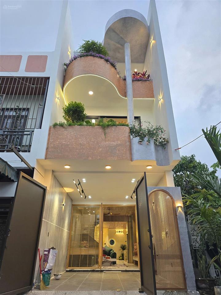 Nhà 3 tầng mt đường 5,5m sát biển nguyễn tất thành, full nội thất cao cấp, giá nhỉnh 8 tỷ sẵn sổ