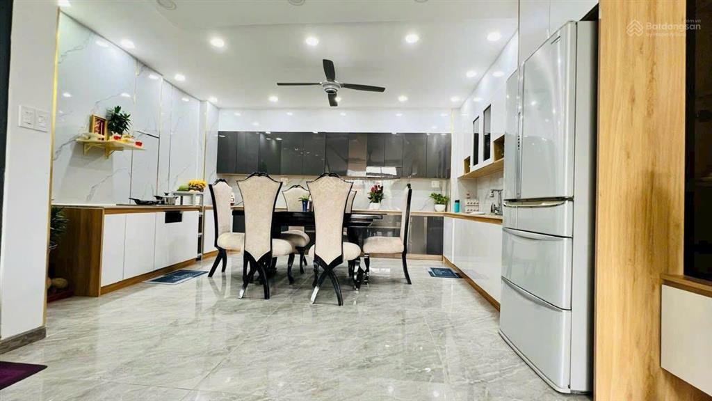 Chính chủ gửi bán nhà 1 trệt 3 lầu hẻm ô tô cách lê văn thịnh 100m giá 8,9 tỷ