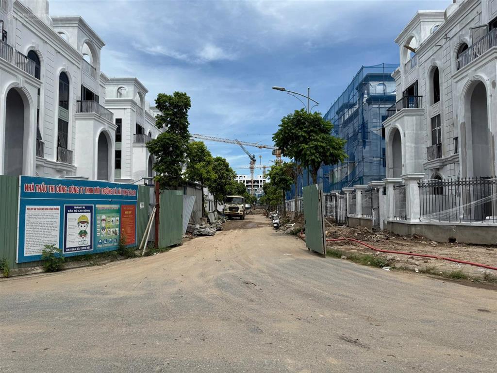 Cần bán nhanh biệt thự 200m2 khu b2.2 khu đô thị thanh hà giá siêu rẻ.