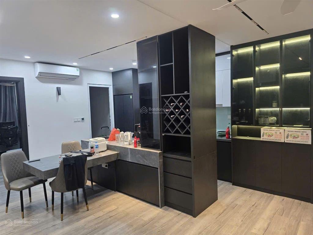 Bán căn hộ 70m2. eurowindow, tòa river tầng thấp, full nội thất xịn sò, thiết kế 2 ngủ. giá 4,5 tỷ