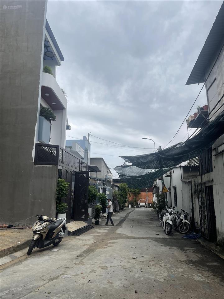Lô góc 2 mặt tiền gần chợ xtt công viên xtt đang làm, hóc môn! đường ô tô 10m đất cao ráo