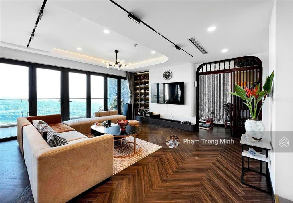Bán căn hộ 115m2, 3pn căn góc nhà đẹp, ban công đông nam, tòa vinhomes metropolis. giá 22.9 tỷ