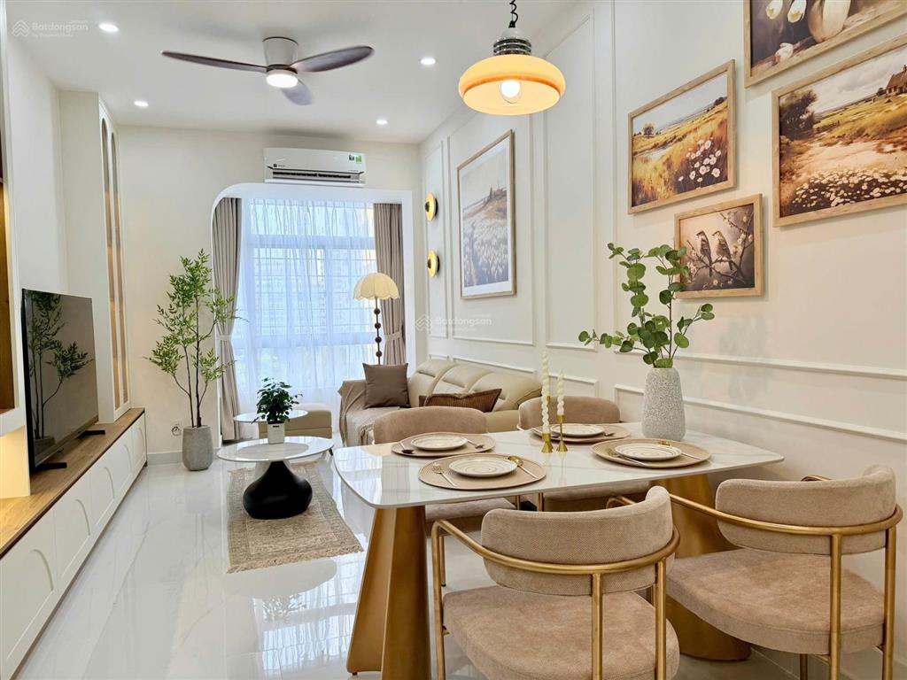 Cần bán căn hộ sky garden 1 phú mỹ hưng. 2 phòng ngủ 2 wc. giá 5,75 tỷ sổ hồng sở hữu lâu dài