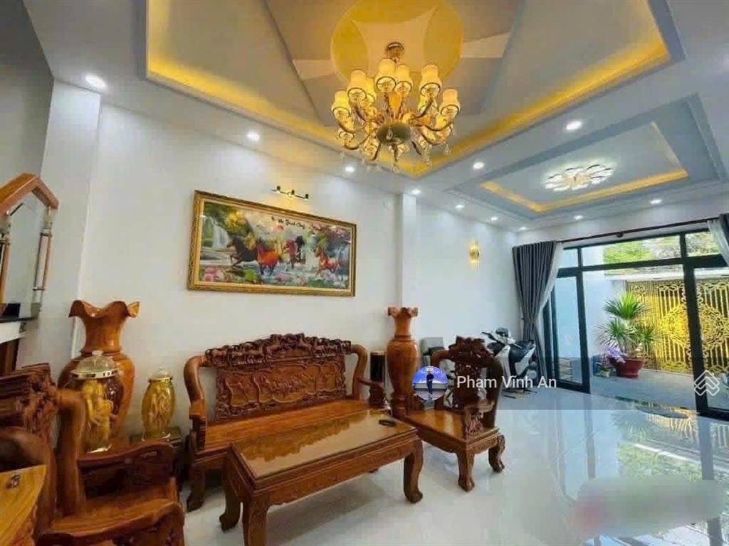 Cần bán gấp! nhà 3 tầng tâm huyết, mặt tiền kinh doanh ngay kha vạn cân