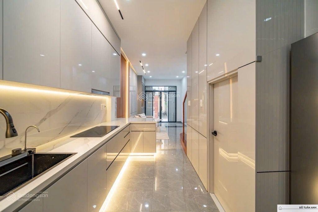 Gấp bán 10.2 giảm về 8,5 tỷ bán nhanh nhà 5 tầng trần quang diệu ngay chung cư và chợ
