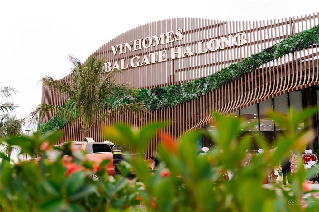 Cần bán gấp căn biệt thự song lập 162m xây sẵn 4 tầng tại vinhomes hạ long xanh global gate hạ long