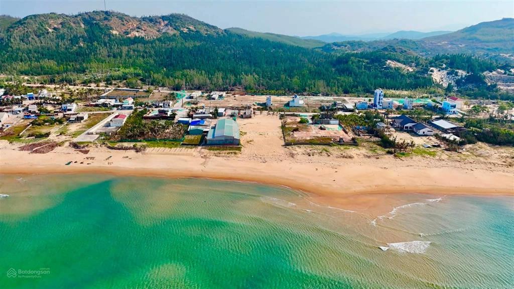 Bán đất view biển bãi nồm, thuộc hòa an, tx sông cầu. diện tích 300m2. full thổ cư. giá bán 3,6 tỉ