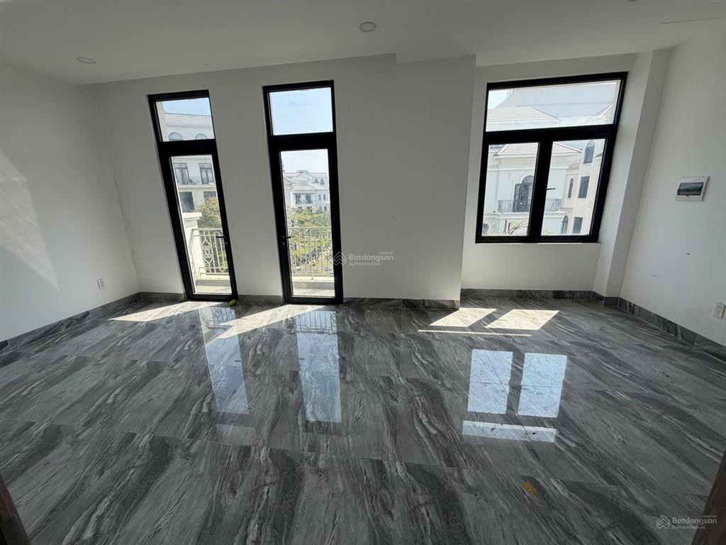 Nhà phố manhattan vinhomes grand park 126m sổ hồng dòng tiền 50 triệu/tháng 25,6 tỷ