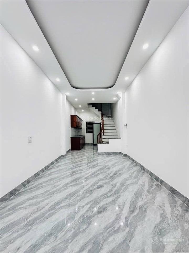 5 tầng, nhà mới, ở ngay 2 mặt ngõ trước sau sân để 50 xe máy thương lượng cực tốt. xem nhà 24/7