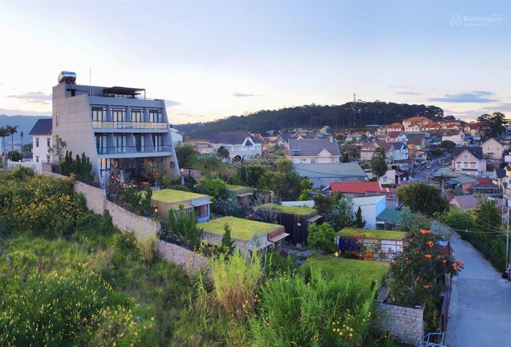 Biệt thự khách sạn mới, kiến trúc châu âu, gần dinh 3 bảo đại, view đẹp toàn cảnh, vị trí độc tôn