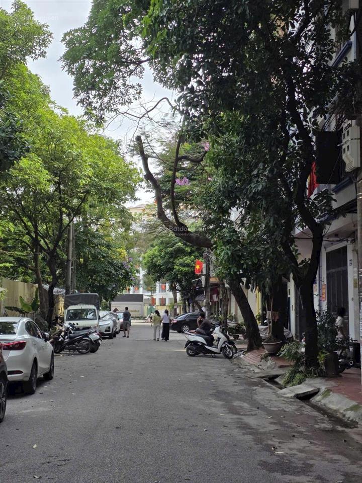 Bán nhà phân lô đền lừ 3 ô tô tránh view thoáng cực đẹp có vỉa hè kd đa dạng