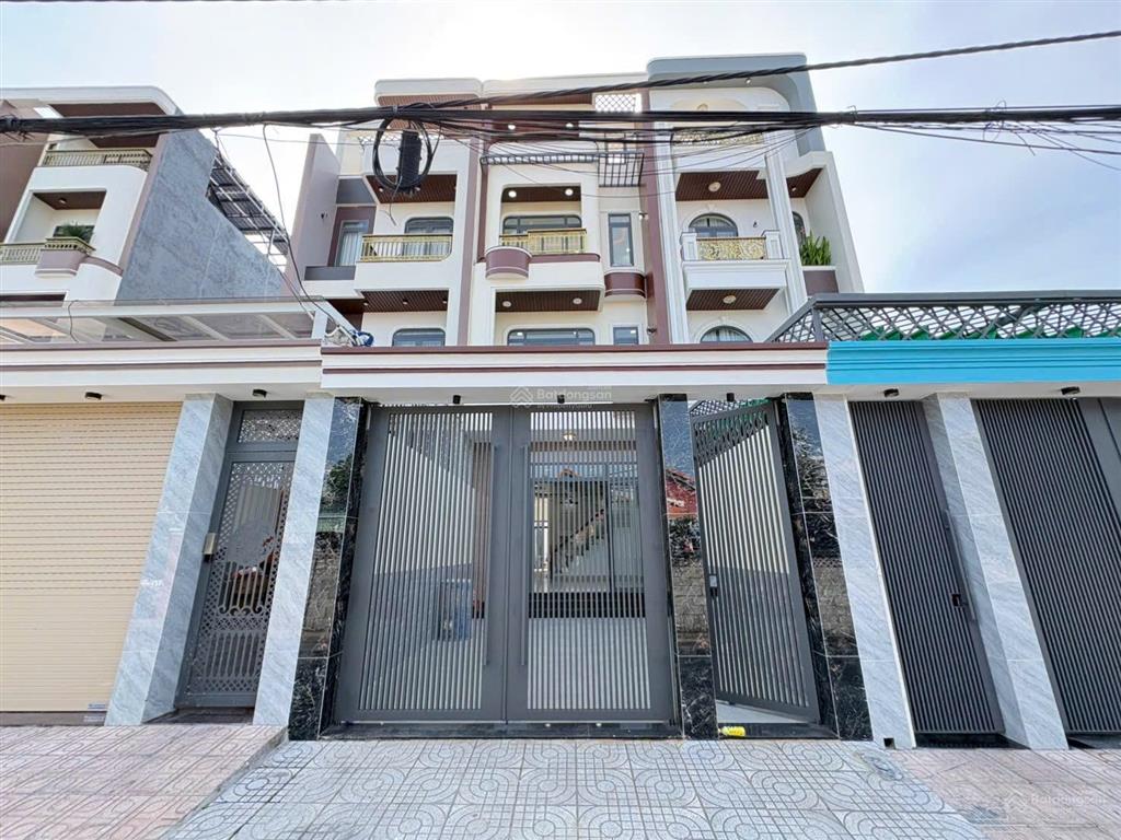 Nhà 3 tầng full nội thất, sổ hoàn công. gần tttm bigc go! dt 118.9m2. đường 6m. giá 7.95 tỷ tl