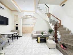 Bán nhà 40m2 3pn lê quang định cách oto 30m nhà đẹp ở ngay chủ tặng lại nội thất