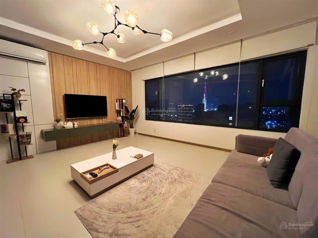 Căn hộ 3pn 133m2 căn góc riêng đang được rao bán với giá cực tốt. hành lang có cổng riêng