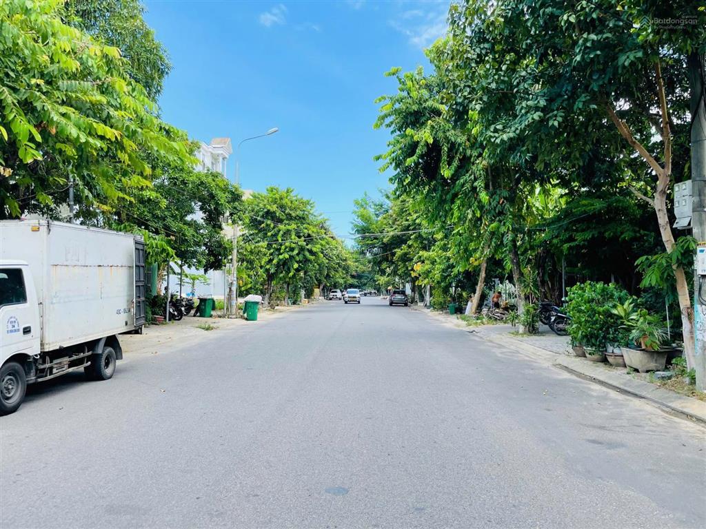 Mt đường 10m5 nguyễn xí, sát ngay đại lộ nguyễn sinh sắc, cách biển 500m