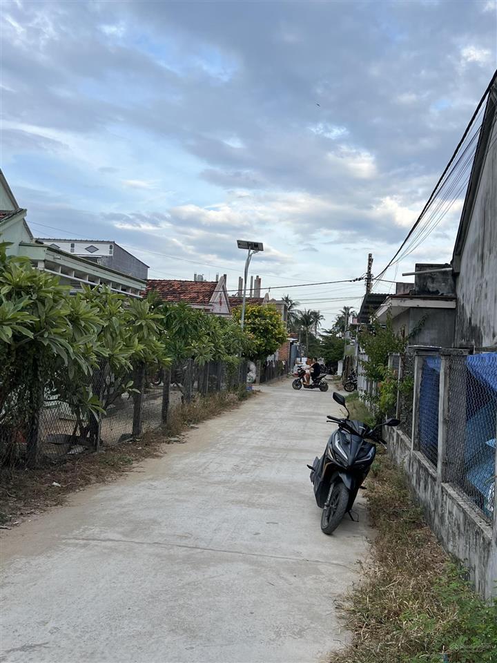 Đất thổ khu bàn cờ xuân vinh mặt tiền 10m đường oto thông biển giá cực đẹp. dt 220m2(10x22)
