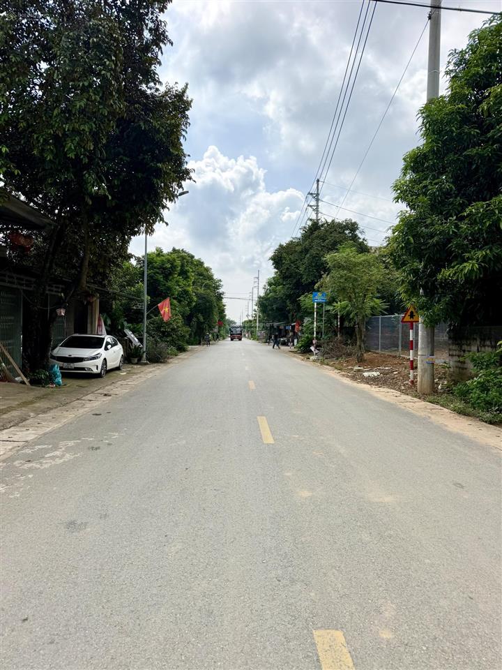Đất trục chính xã yên bài với diện tích 384m có 200 thổ cư