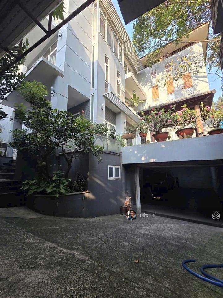 Bán biệt thự vườn phổ quang phú nhuận 274m2 (10x20m) có hầm sát công viên gia định giá 50 tỷ tl