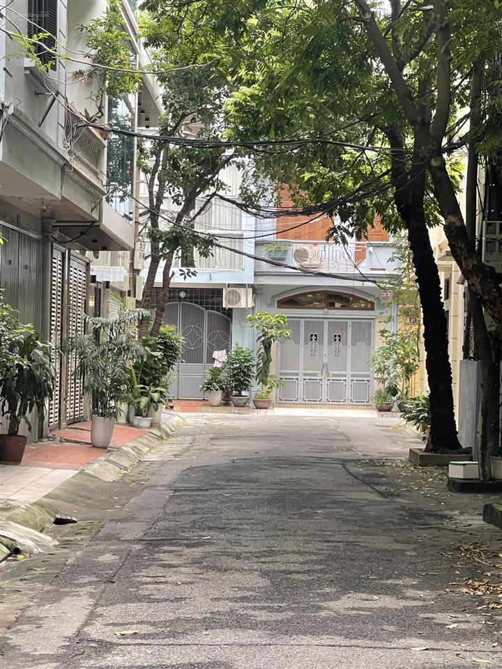 Bán nhà hbt gần bách kinh xây, 35m2, x 5 tầng vị trí vàng, ngõ nông sạch đẹp.