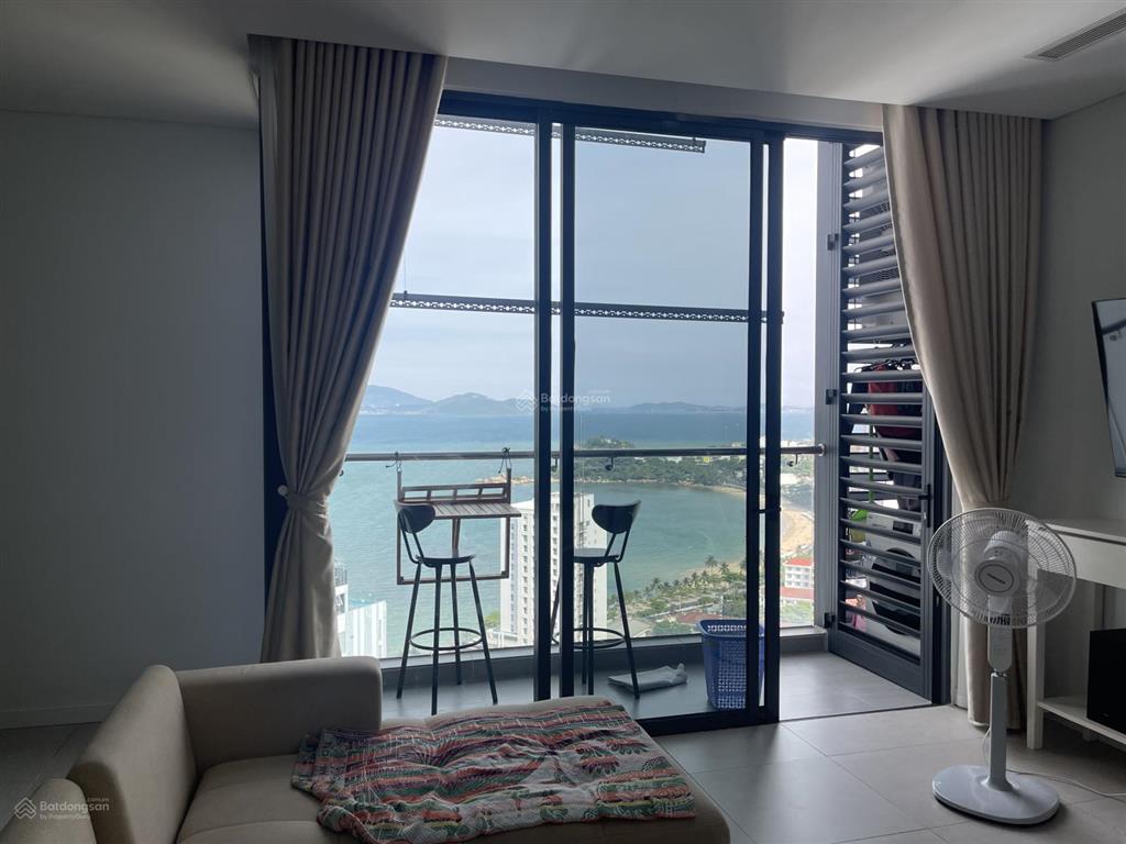 Bán căn 2pn view đông nam (hướng mát) giá 6,7 tỷ, căn hộ đang cho thuê 0901 383 ***