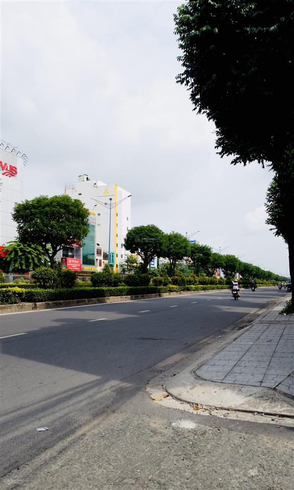 Bán nhà mặt tiền 4,5m x 14m, hậu l 5,6m. giảm còn 5 tỷ 9