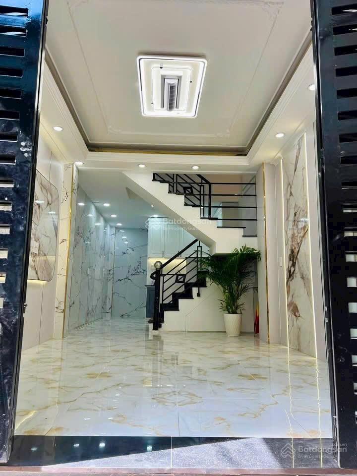 Tôi bán nhà sd 99 m2, 1 trệt, 2 lầu, sát hẻm xe hơi, quận 7, giá 4,86 tỷ