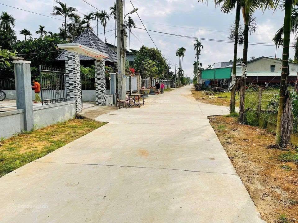 Siêu phẩm ngay khu vsip lô góc 2mt đường gần chợ chỉ 910 triệu