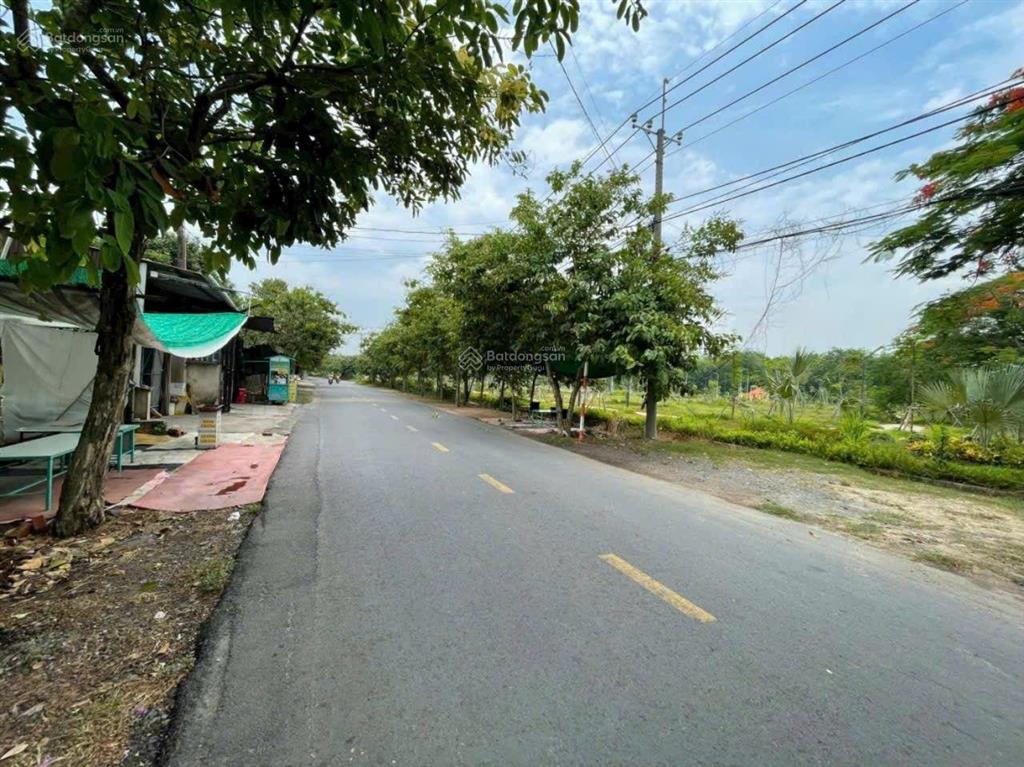Bán 4200 m đường láng the, có 1800m thổ cư địa thế cực đẹp đất 2 mặt tiền