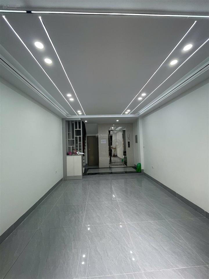 Bán nhà riêng tại định công 6 tầng thang máy, 8,5 tỷ, 32m2, ngõ thông ô tô qua nhà, không quy hoạch