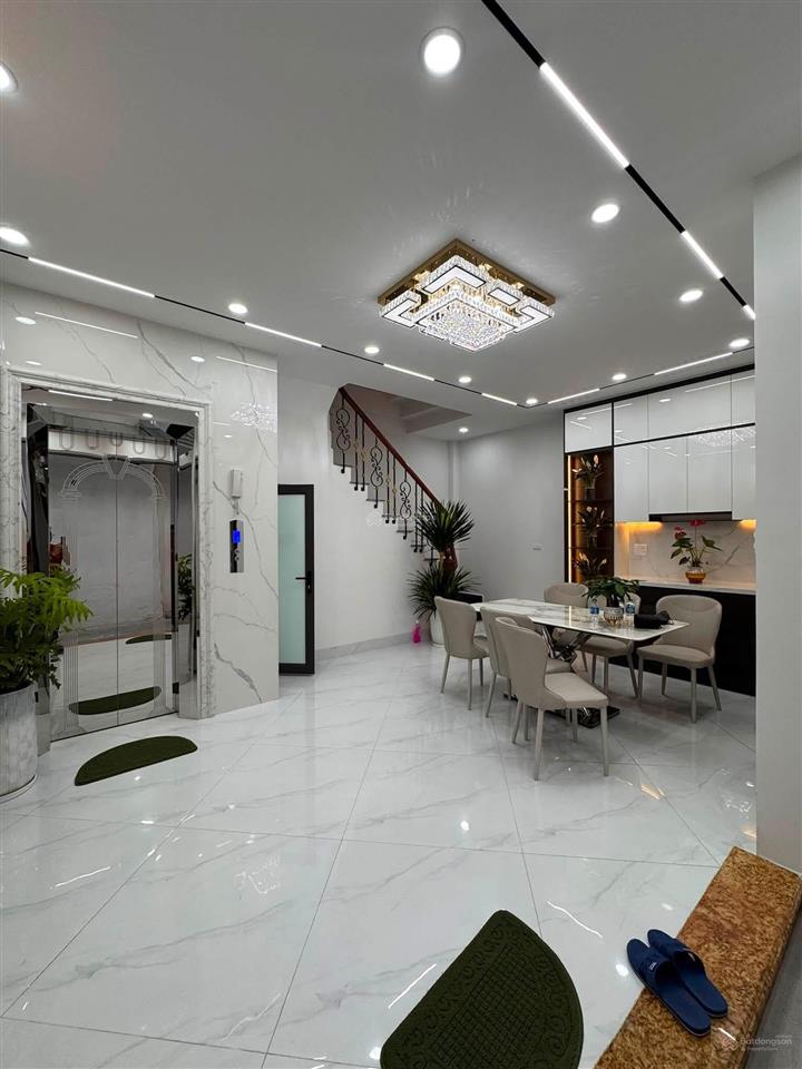 Cắt lỗ nhà đẹp mới tinh có thang máy hiếm trong phân khúc 9.8 tỷ dt 40m 5 tầng phố mai động