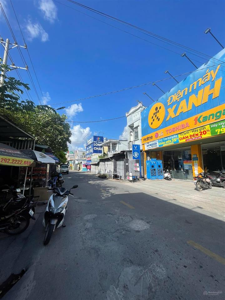 Mặt tiền đường bùi hữu nghĩa sát bên nguyễn văn trường cách đại học nam cần thơ 500 mét