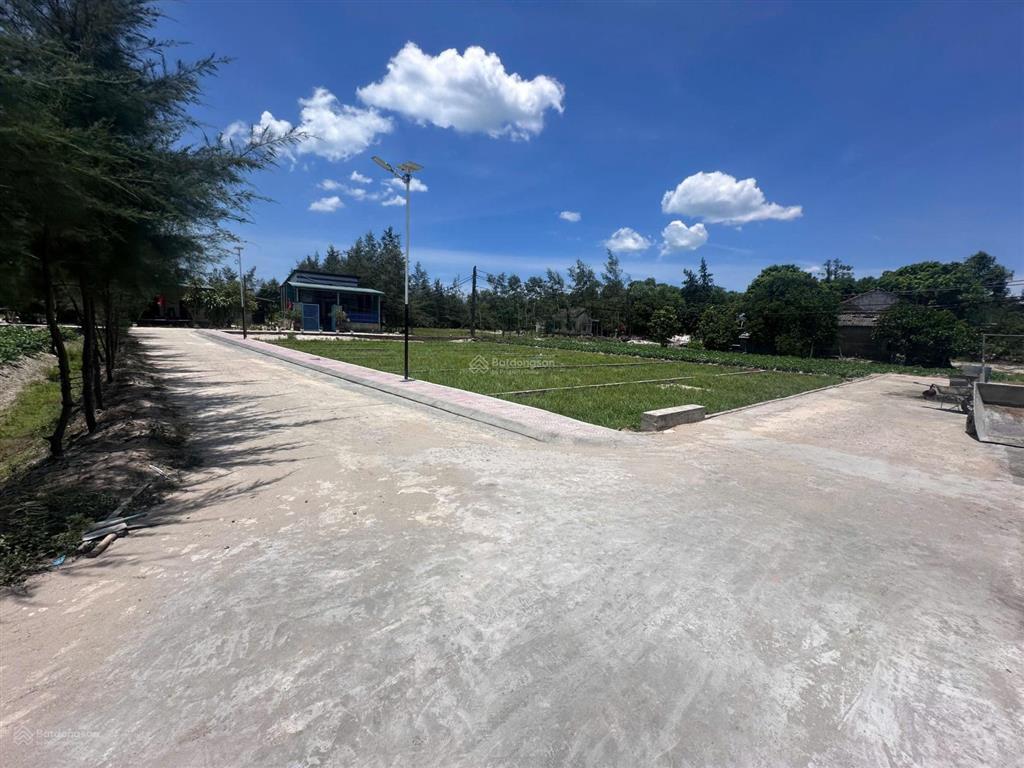 Bán đất bờ biển triệu vân, dt 131.7m2, mt 5.5m nở hậu, đường betong ô tô tránh, sđcc
