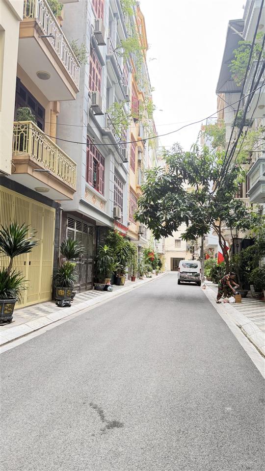 Hiếm nhà phân lô nghĩa đô, 45m², 5 tầng, vỉa hè rộng, ô tô tránh, khu cán bộ, ở kết hợp văn phòng