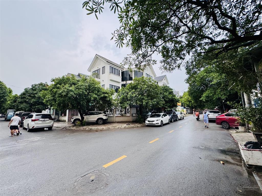 Hoa bằng 33m 6t thang máy 10m ra mặt phố