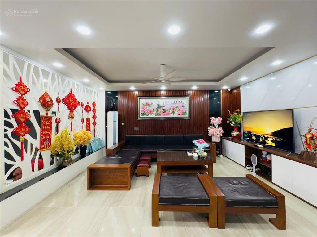 Hạ giá 500 triệu bán nhanh chỉ còn nhô 16 tỷ. biệt thự sân vườn tuyến 2 đường 30m văn cao