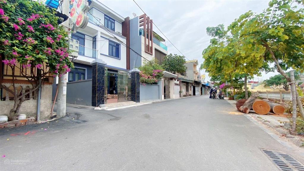 Bán nhà dục tú, đông anh. lô góc ô tô tránh, view hồ phong thủy tuyệt đẹp. giá 100tr/m còn thương