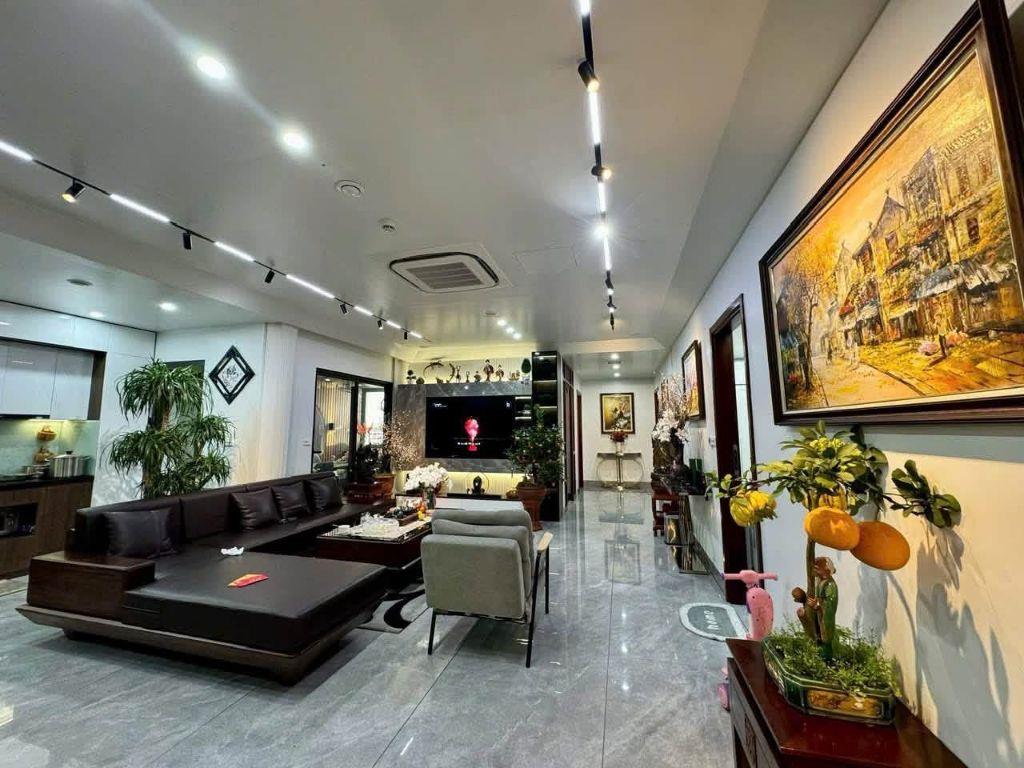 Bán Chung Cư Hoàng Quốc Việt 3 Phòng Ngủ 80m² Giá 6 Tỷ (083,848,9898)