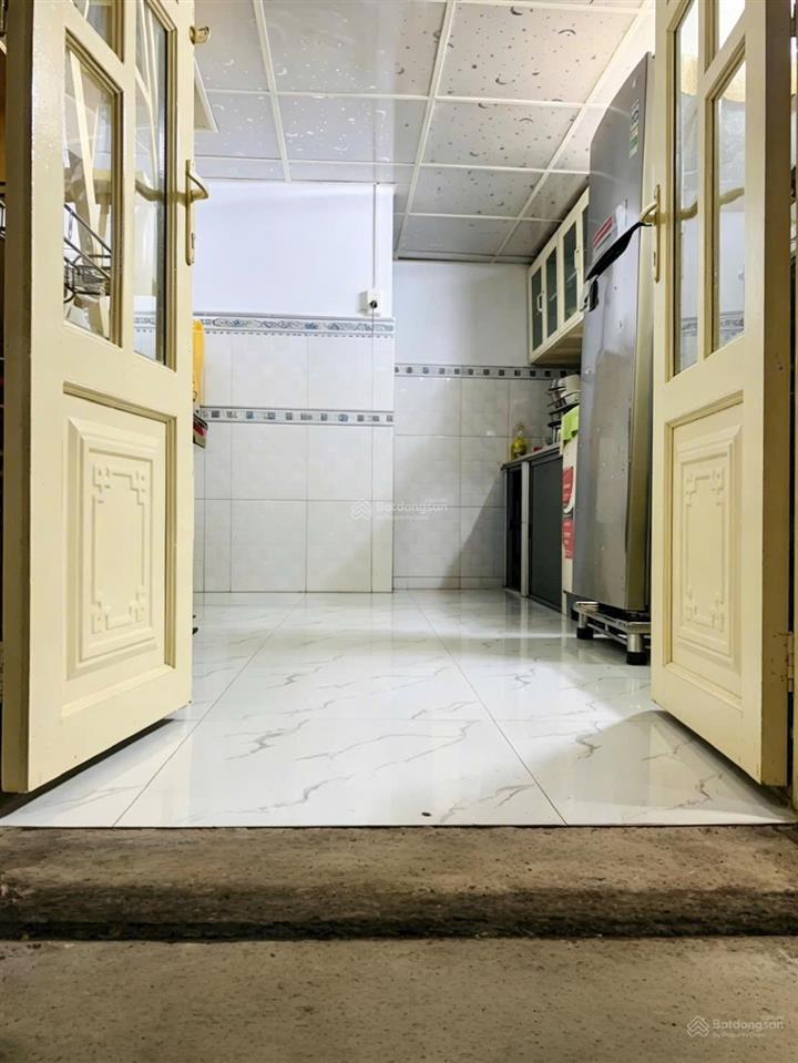 Tôi bán nhà 30 m2 sd, 1 trệt, 1 lầu, tuyệt đẹp, quận 7, giá 849 triệu