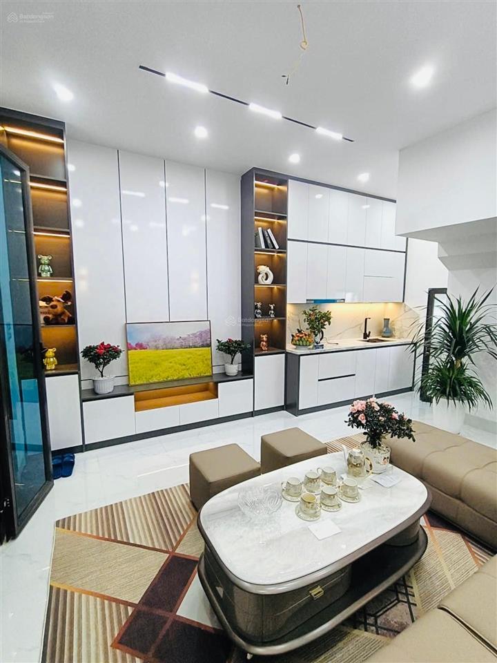 Bán nhà phân lô lương khánh thiện tân mai hoàng mai vf3 đỗ cổng sân chơi cách 20m nở hậu