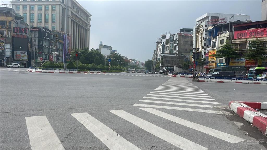 Gđ chuyển định cư nước ngoài cần bán căn hộ 8 tầng thang máy kinh doanh ngày đên, kđt đền lừ 2