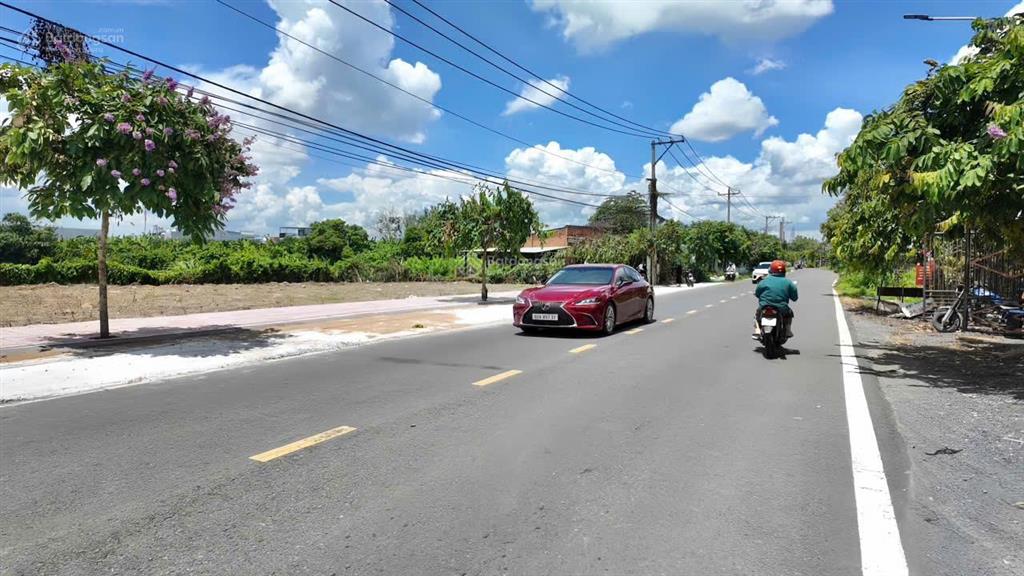 Hot nền mặt tiền kinh doanh đường lớn ngay trung tâm