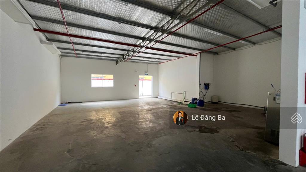 Bán xưởng trong kcn vsip 2, diện tích 12.000m2, mới 90%, giá 115 tỷ, sử dụng đến 2057