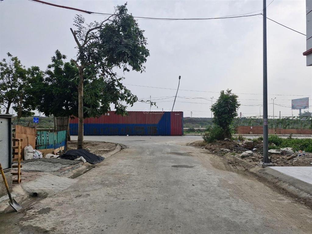 Phân lô vỉa hè ô tô tránh 30m 5.4 tỷ.