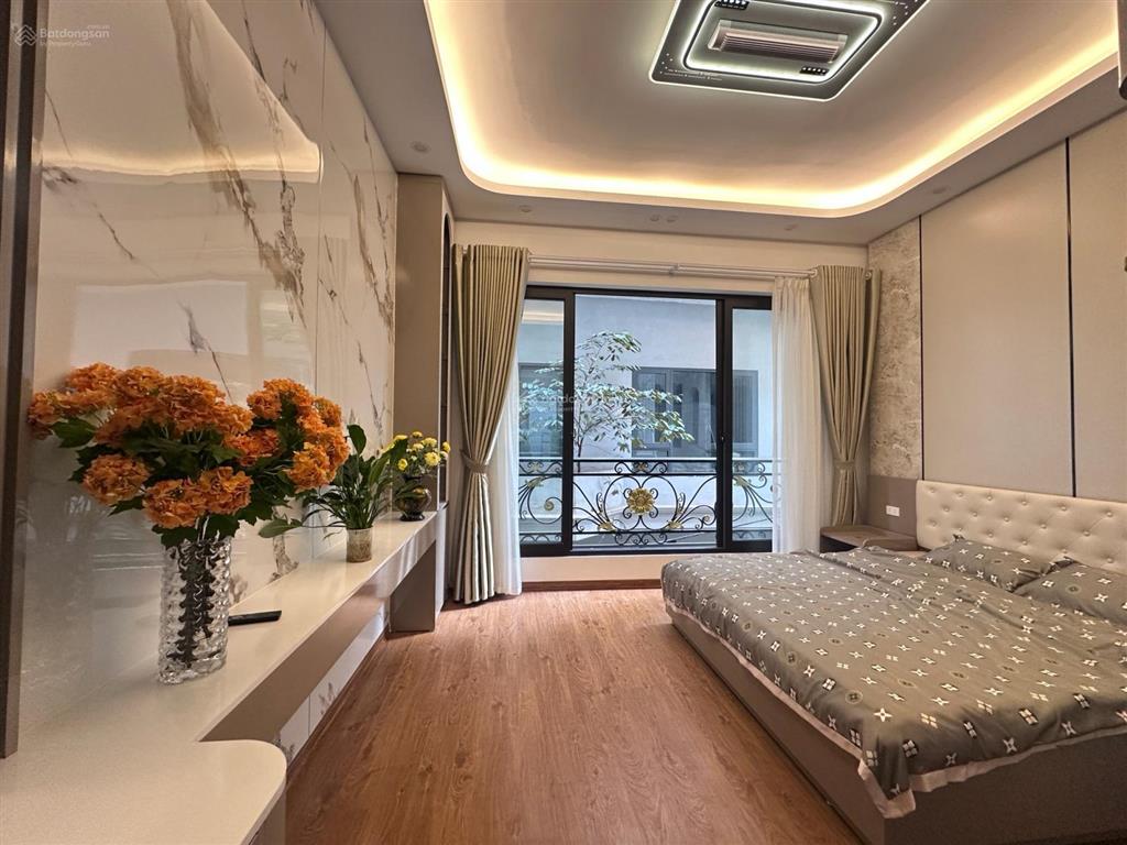Bán nhà tô vĩnh diện, thanh xuân, 50m2 x 5 tầng, thang máy, ô tô qua nhà, giá 18 tỷ