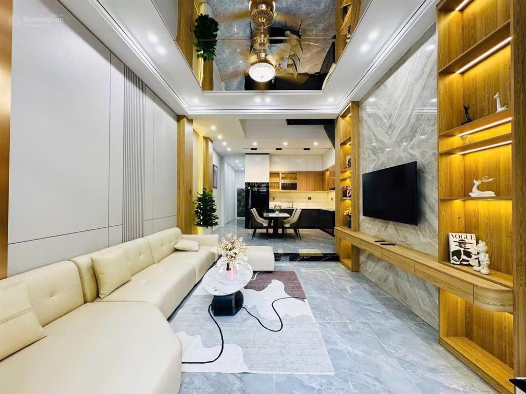 Nhà 3 tầng full nội thất cao cấp gần biển, mt đường 5m5 vỉa hè 3m, nhỉnh 8,19 tỷ