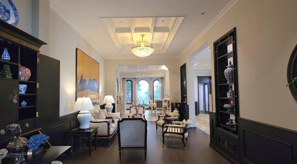Căn villa sân vườn mặt tiền q1 trần khánh dư p tân định 366m2 bề ngang 14m kc 2 lầu ở chỉ 200 tỷ