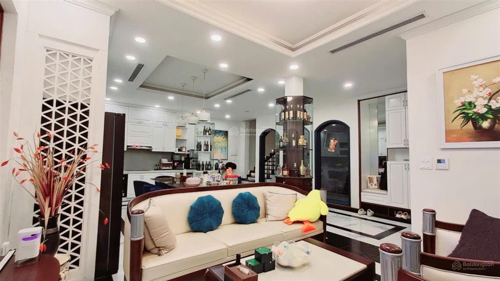 Ven hồ tây, 86 m2, 6 tầng, mặt tiền 6.8m. hot 88 tỷ.
